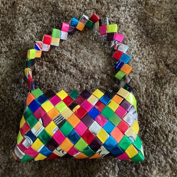 New Unique Wrapper Purse - Picture 2 of 5